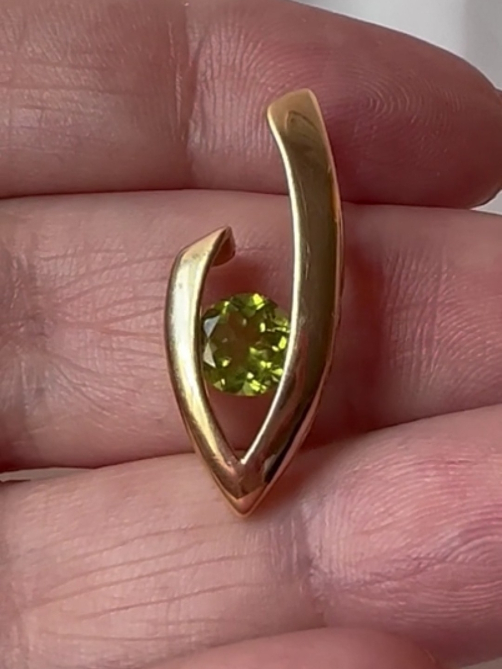 14 K Gold Peridot Pendant.